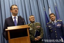 Minister Glváč dostal od vlády mandát na najväčší modernizačný projekt v histórii OS SR - vrtuľníky Black Hawk